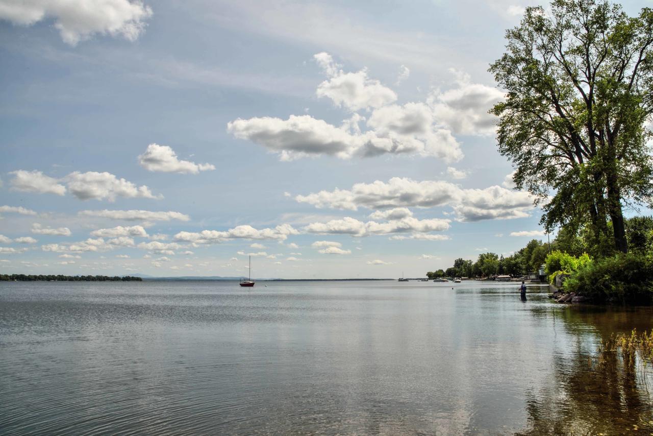 La Cache Du Lac Champlain Venise-en-Québec Exterior foto